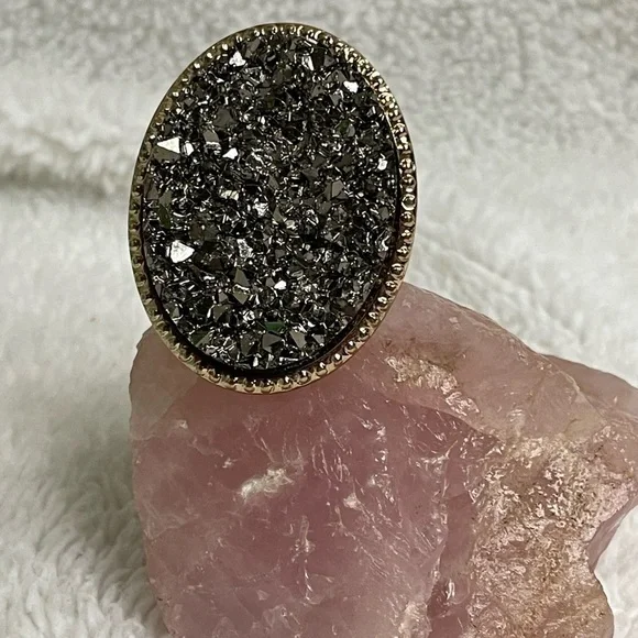 Druzy type fashion stretch ring