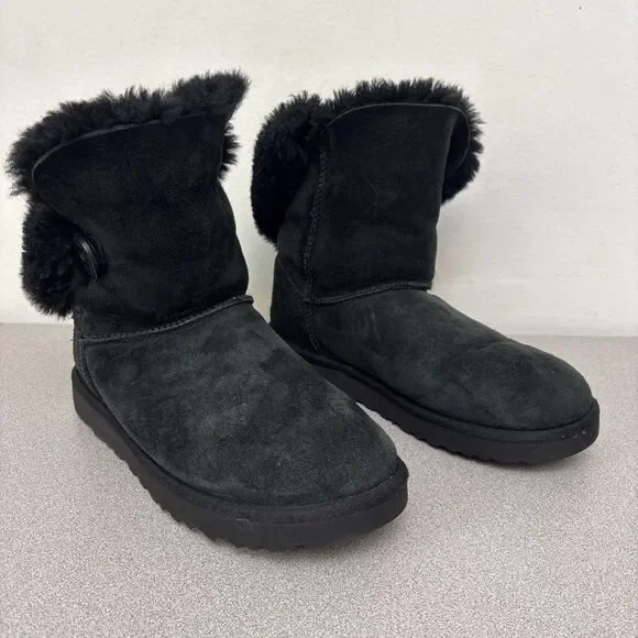 UGG Mini Bailey Women’s Size 8‎ Button Black Sheepskin Shearling Boots EUC