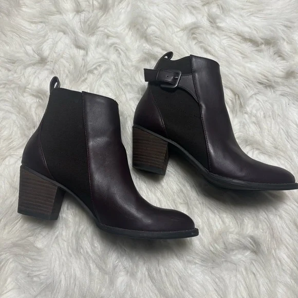 American Eagle Maroon Buckle Stacked Heel Booties size Women’s 8