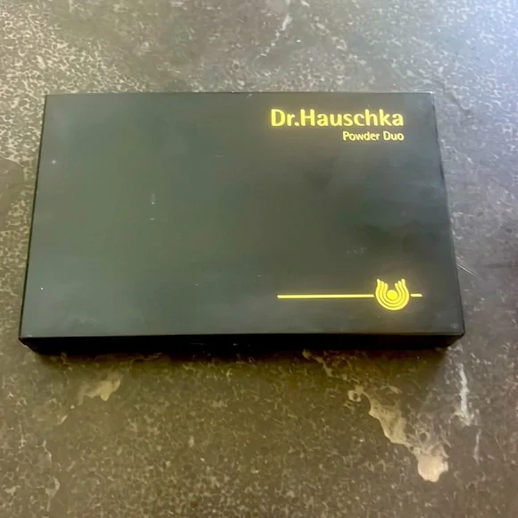 Dr. Hauschka powder duo 02 warm breeze, summer impressions bronzer.