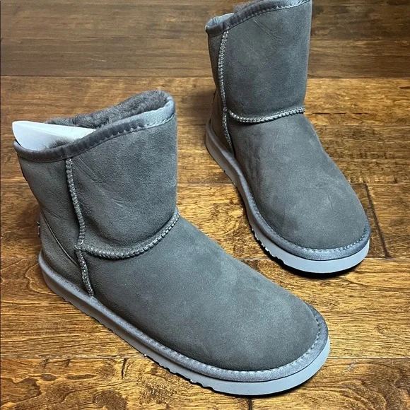 Australian Luxe Collective Gray Extra Short Boots, size 9