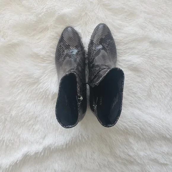 Marc Fisher Dyvine Snakeskin Bootie size 8‎