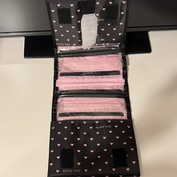 Mary Kay Black Tote‎ with Pink Hearts /Make up bag. New!