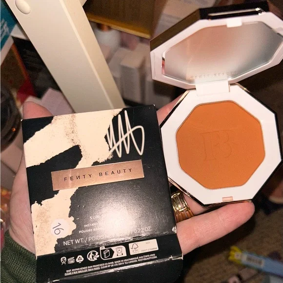 Fenty Beauty Sun Stalk'r Instant Warmth Bronzer. New