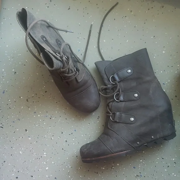 SOREL boots size 9