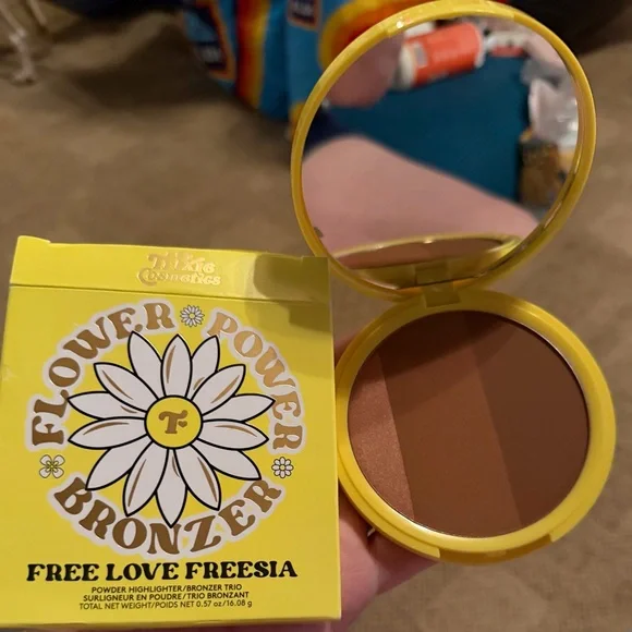 Trixie Cosmetics Flower Power Bronzer in shade 