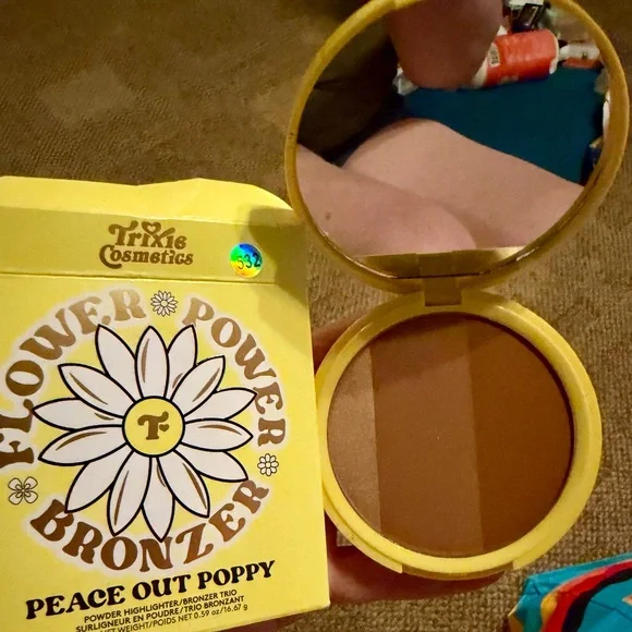 Trixie Cosmetics Flower Power Bronzer in shade 