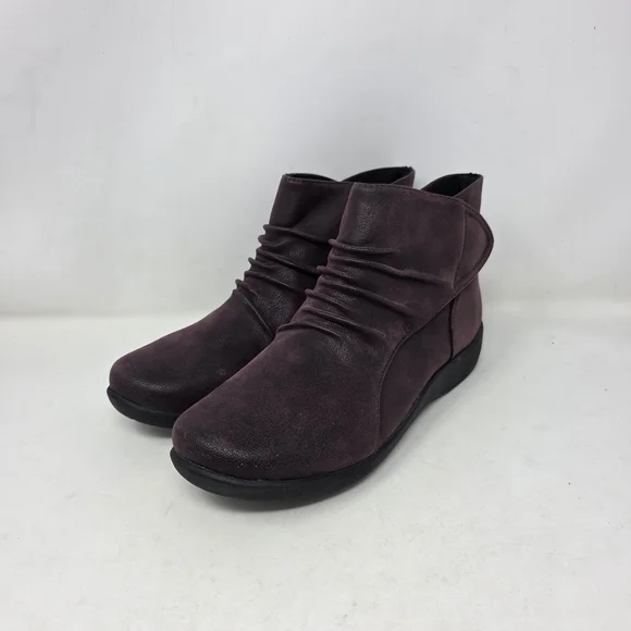 Clarks Women's Sillian Sway Ankle Bootie Color Brown Style 26122556 Size 7W