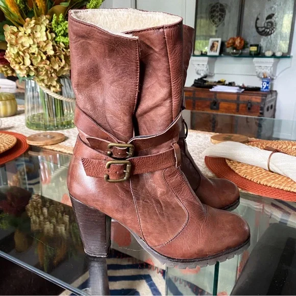 👢 LANQIER BROWN EDGY BUCKLE CHUNKY HEEL BOOTIES!