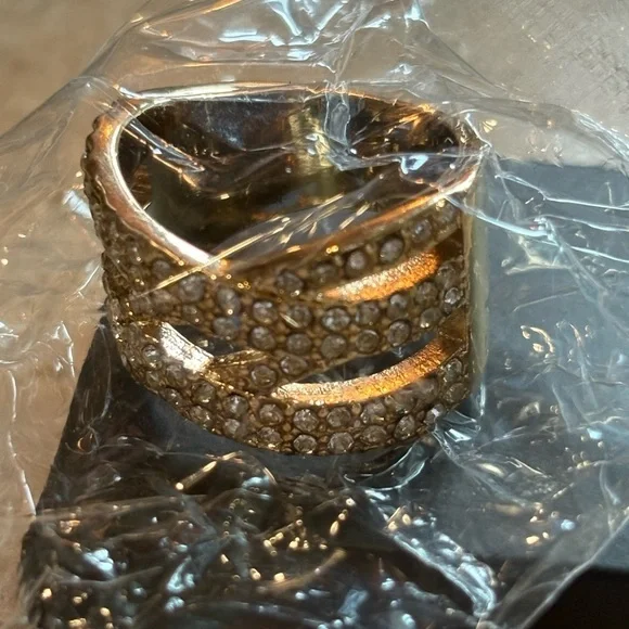 Avon Proud Texan Ring Goldtone Size 10 NIB and plastic wrapping. 2016