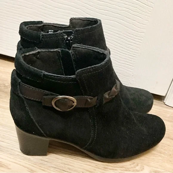 Clark’s Bendables Suede Ankle Boots Booties Chunky Heel 9M Black 68728