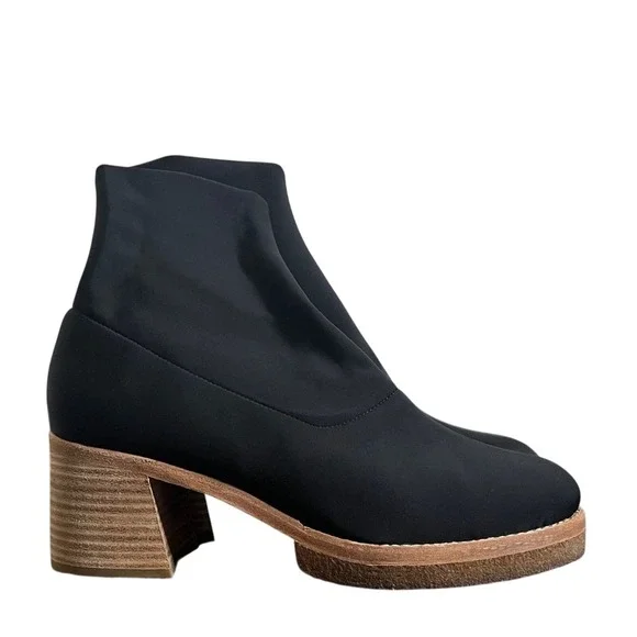 Clarks Women's Nadia Boot size 9 Neoprene Slip On Stretch‎ Minimalist Mint