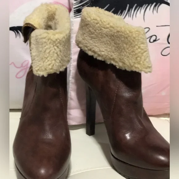 BCBG Women’s size 9 1/2 Boots