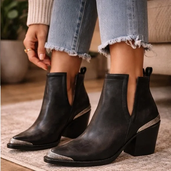Jeffrey Campbell sz 7 Cromwell Cutout Western Boot black Leather metal Accents