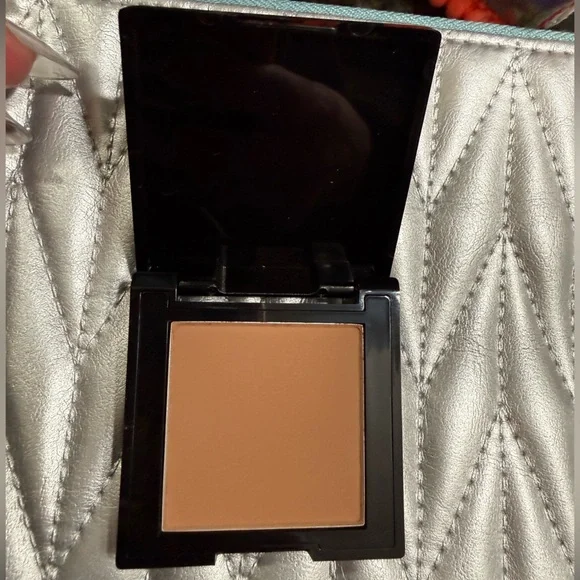 Defiance Beauty by Nechami - Satin Sovereign Bronzer in Goddess Glow