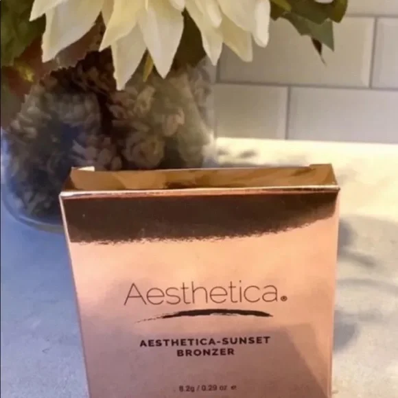 Aesthetica Sunset Bronzer for‎ the perfect beach glow,bronzing and contouring