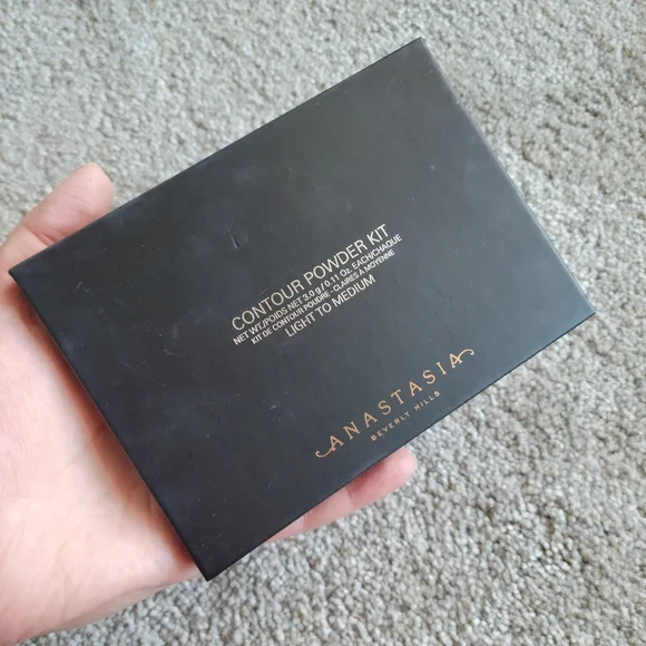 Women Anastasia contour palate