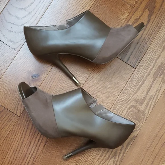 BCBGGENERATION open toe booties. Size 9