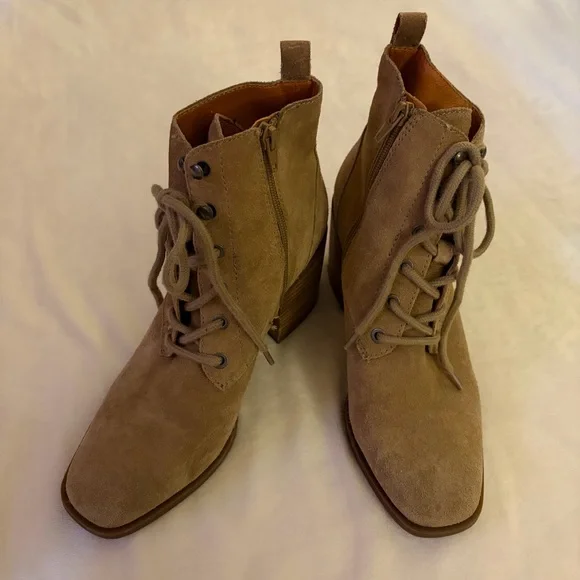 Lucky Brand Lace-Up Tan Suede Leather Ankle‎ Booties