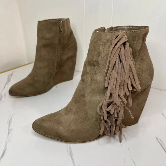 Madden Girl Pave Taupe Suede Fringe Wedge Boot Size 8M