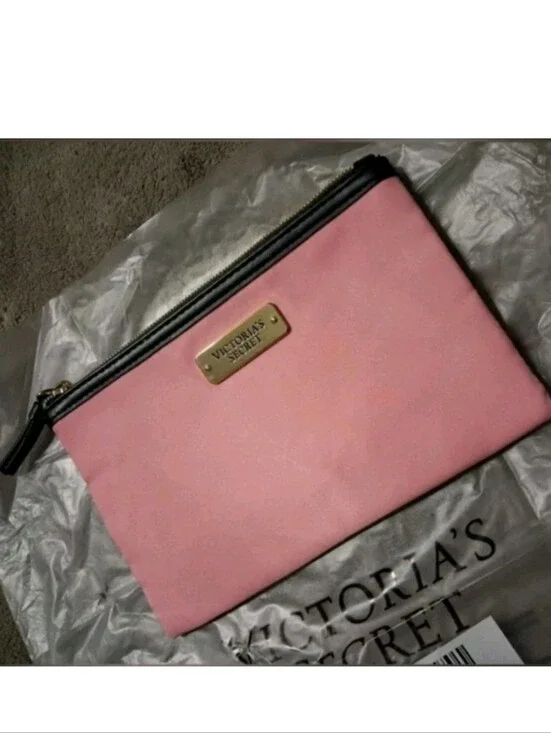 Victoria's Secret Cosmetic Bag Makeup Pouch Gift Pink Zip NWT