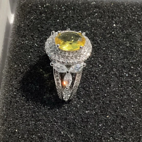 💍Lux Canary Yellow &White Cz Diamond Halo Cocktail Ring