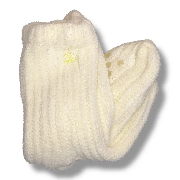 NWOT Women’s Earth Therapeutics Ivory White Fuzzy Knit Grip Socks