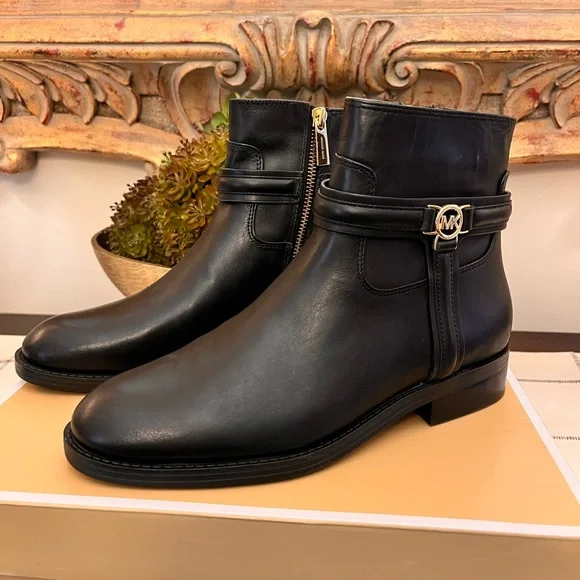 NIB Michael Kors Black Leather Ankle Boots Size 7 Classic Modern Minimalist New