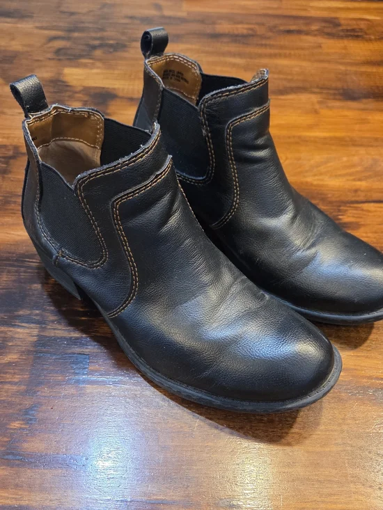 Born Rachelle Vegan Leather Ankle Bootie sz 7.5 Black Soft 2