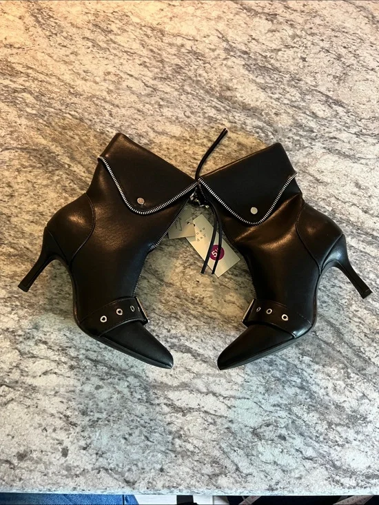 Black Pointed Toe Ankle Boots with Fringe Zipper and Silver Belt Wrap NWT 5.5