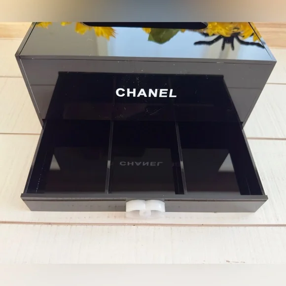 Tissue Box w Drawer