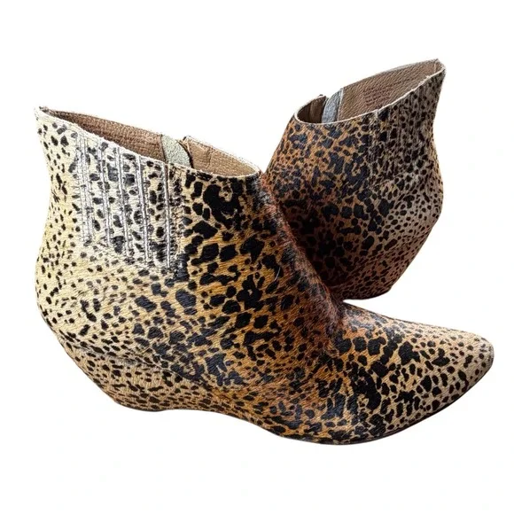 Mob Wife Vibes Leopard Print Calf Hair Wedge Ankle Boots Pointed Toe Size 9M