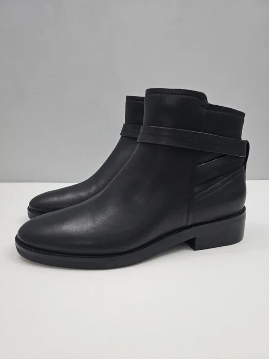 Cole Haan Rosalyn Waterproof Ankle Boot Black Leather Low Heel Womens 9.5 NEW