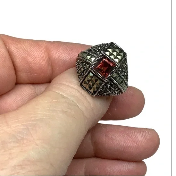 sterling silver red garnet marcasite ring