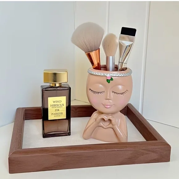 New Face makeup brush holder