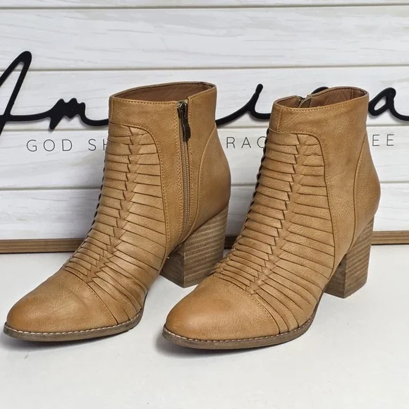 Beast Fashion Buckle McKenna Western Ankle Boots 7.5 Women's Camel Tan Block