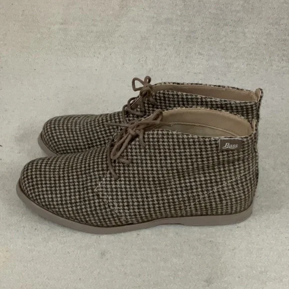 EUC Woman’s Bass ankle booties