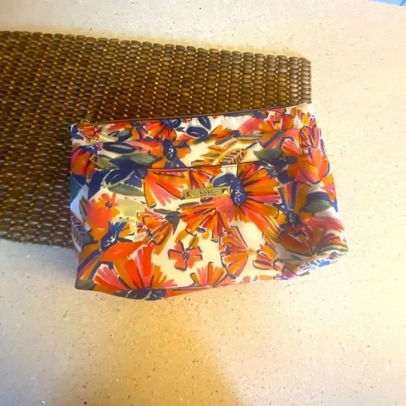 Nicole Miller make up/toiletry pouch
