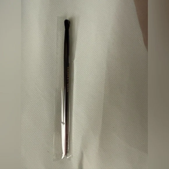 ❤️ 3/$25 Precision Blend Eyeshadow Brush