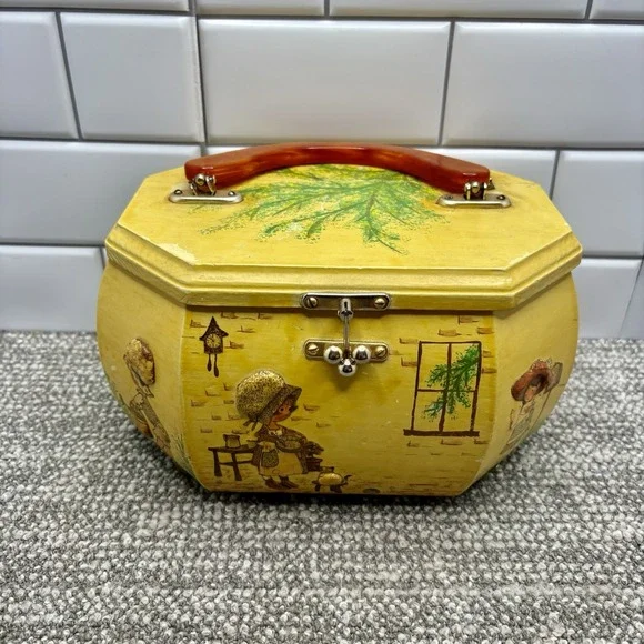 VTG Octagon Decopauge‎ Box 3D Details Little Gifts In Bonnets Lined