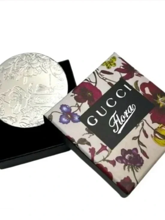 Gucci Flora Compact Mirror in Silver with Flower Print
