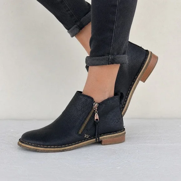 UGG Australia Simmens Ankle Boots Women 6 Black Leather Side Zip Shearling Boho