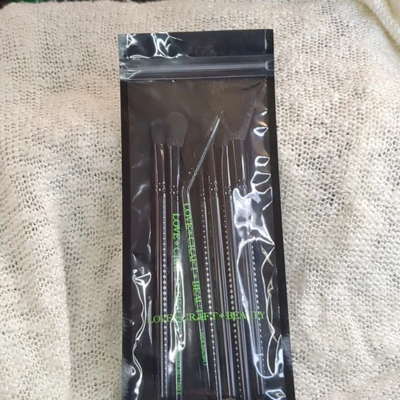 Love+Craft+Beauty 7 Piece Brush Set, 7 Brushes in sealed plastic pouch