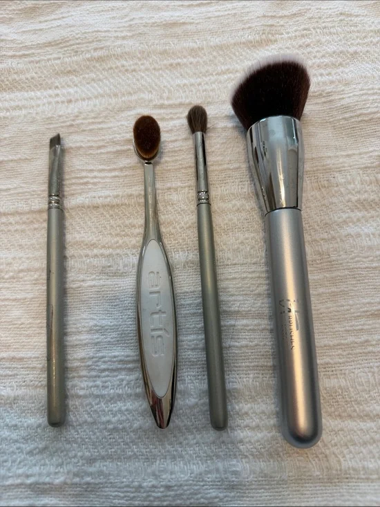 Silver Makeup Brush Set, Set of 4, Mixed Use & Brands, VGUC