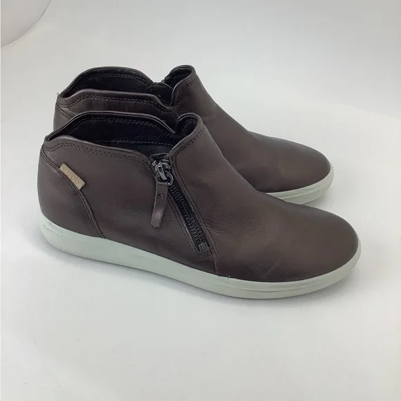 Ecco Soft 7 Low Booties Ankle Boots womens size 7-7.5 (EU 38) metallic brown