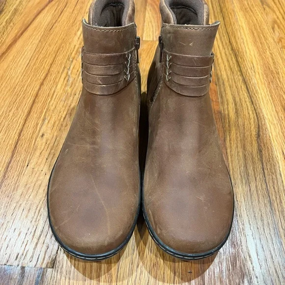Collections by Clarks women's side zip Cora Rae Dark Tan Size 7.5‎ M Like New