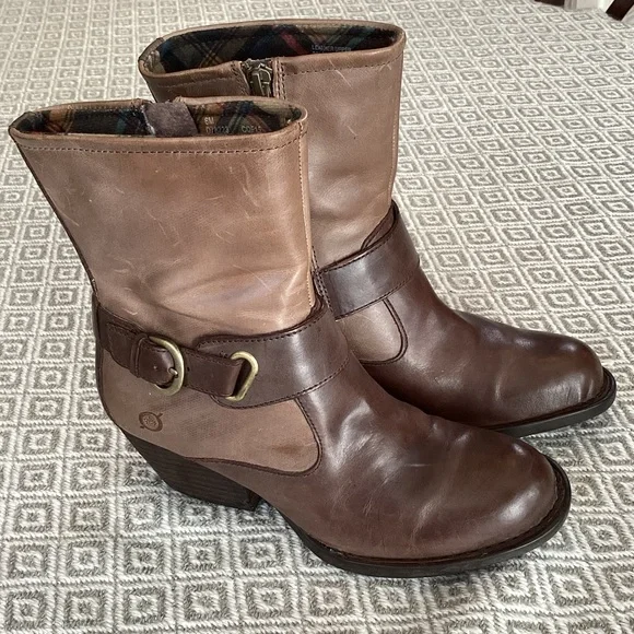 Born Brown Nevica Leather Moto Strap Zip up Booties Size 6