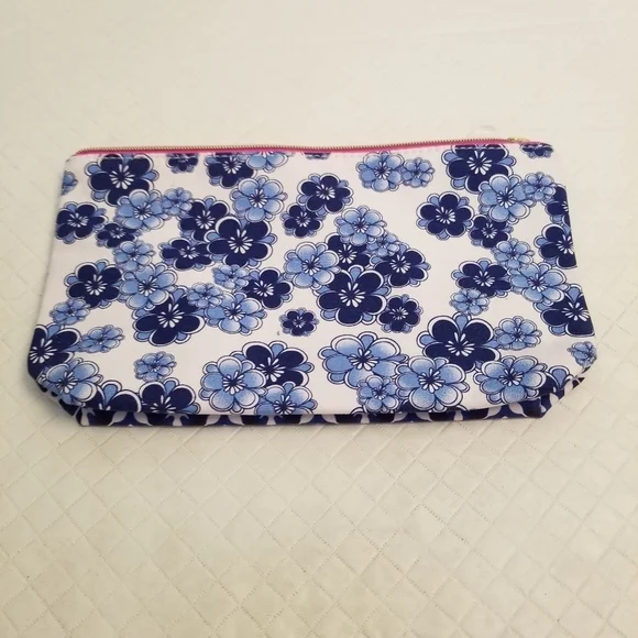 Estee Lauder Makeup Travel Bag Blue & White NEW Zipper Hot Pink Tassel 2 Designs
