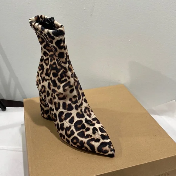Steve Madden leopard print pointed boots