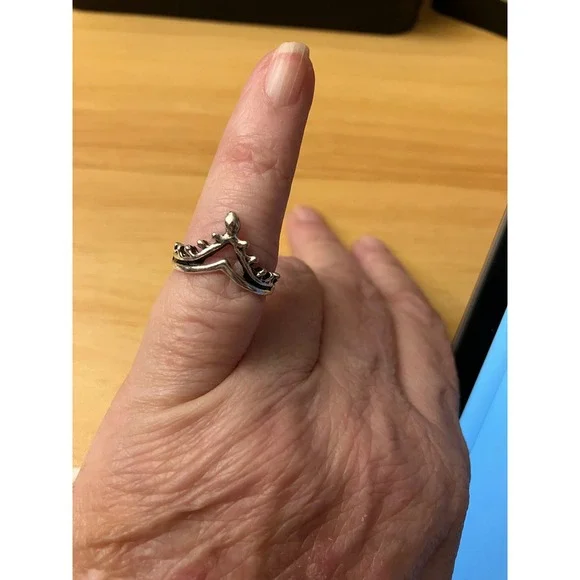 Silver Tone Crown Tiara Wishbone Ring V Shape Band Size 5‎ Royal Princess Style